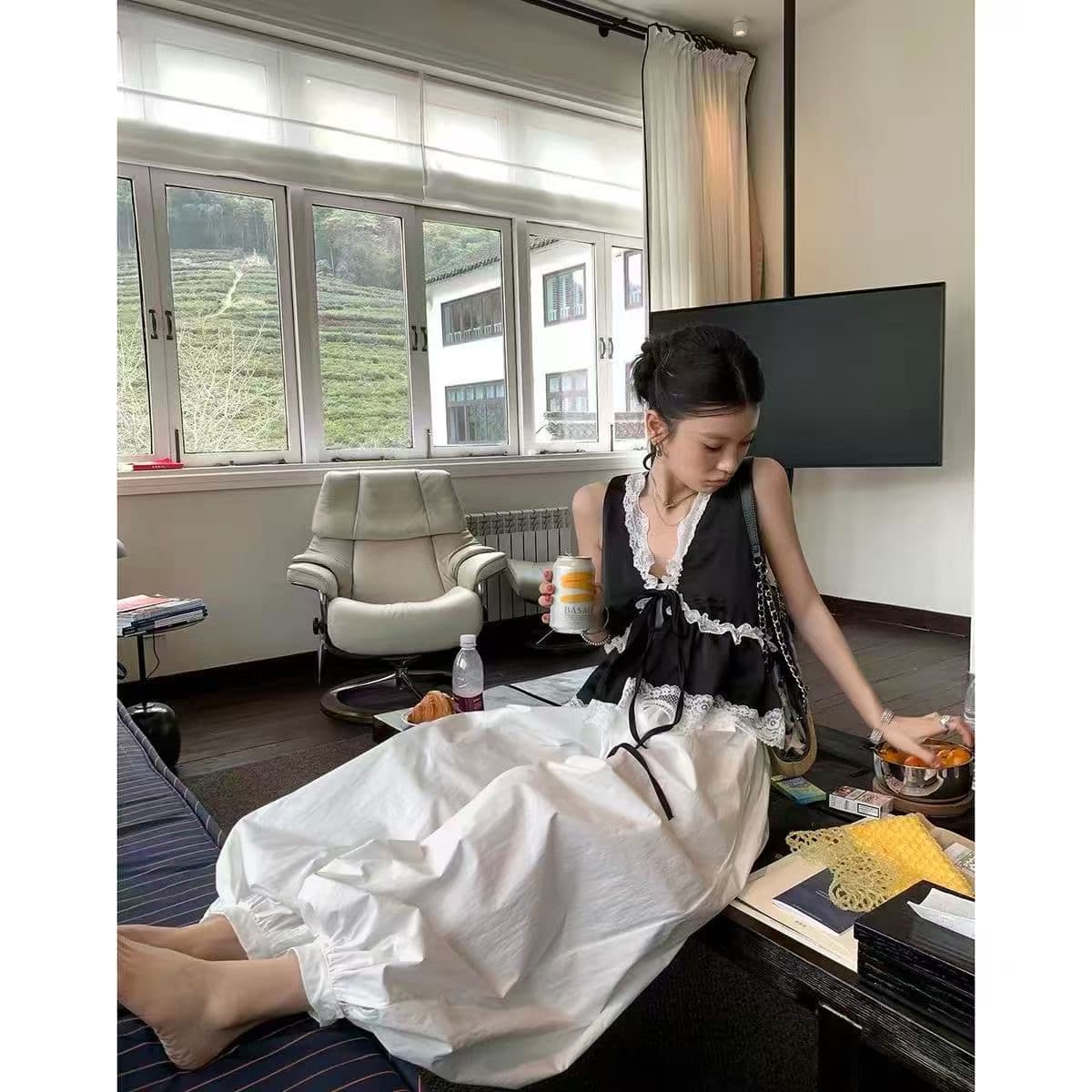 2026 프랑스식 V넥 레이스 조각 민소매 맨위 디자인 센스 레이스업 캐미솔 출퇴근 바람 상세 이미지 3