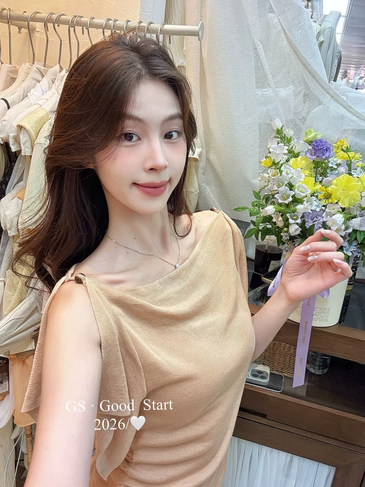 한 부서 품격 부드러운 디자인 센스 오프숄더 주간 실크 니트 반팔 여성 2026 여름 미니멀리즘 맨위 트렌디 상세 이미지 3