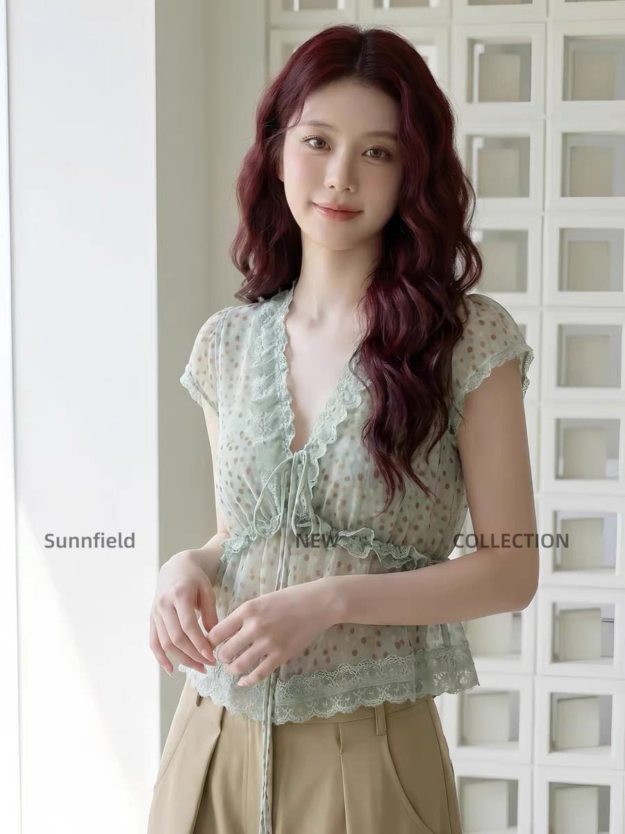 프랑스식 고급 센스 V넥 레이스 측면 도트 무늬 셔츠 여성 여름 2026 새로운 작은 날다 소매 레이스업 다용도 맨위 상세 이미지 6