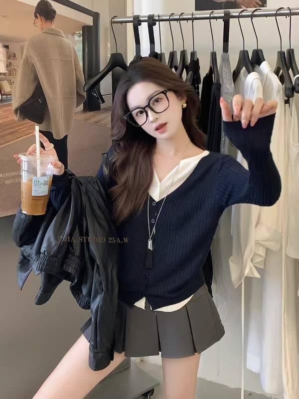 한 부서 디자인 센스 배색 패치워크 페이크 레이어드 V넥 실광택 양모 니트 스웨터 가을 슬림해 보이는 다용도 맨위 트렌디 상세 이미지 1