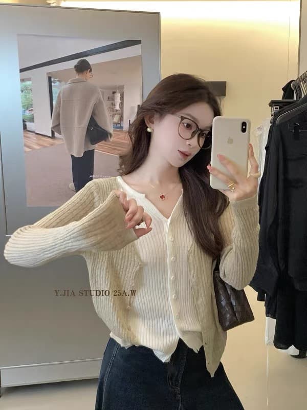 한 부서 디자인 센스 배색 패치워크 페이크 레이어드 V넥 실광택 양모 니트 스웨터 가을 슬림해 보이는 다용도 맨위 트렌디 상세 이미지 3