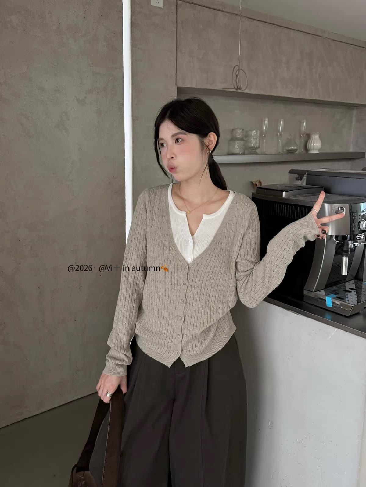 이른 가을 새로운 배색 페이크 레이어드 V넥 니트 오픈 가디건 여성 꽈배기 긴팔 스웨터 코트 상세 이미지 2