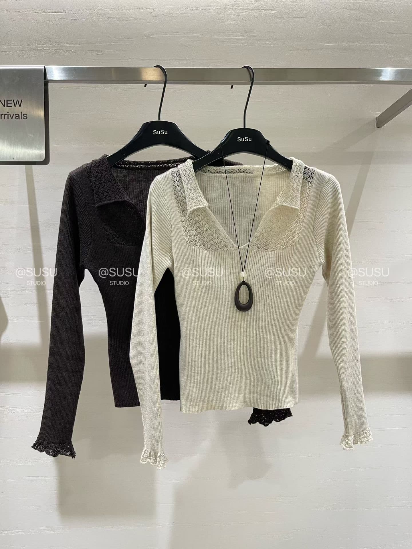 고급 유럽 상품 2026 가을 새로운 자수 홀로우 아웃 POLO 칼라 니트 긴 소매 니트 스웨터 몸매 가꾸기 슬림해 보이는 다용도