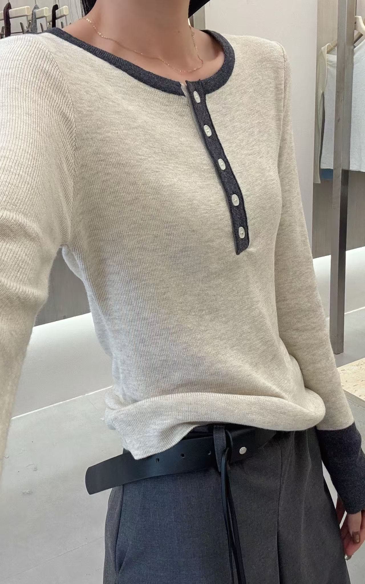 고유 한 배색 패치워크 하프 열린 가슴 긴팔 니트 스웨터 이른 가을 고급 센스 몸매 가꾸기 슬림해 보이는 헨리 칼라 만나는 맨위 상세 이미지 17