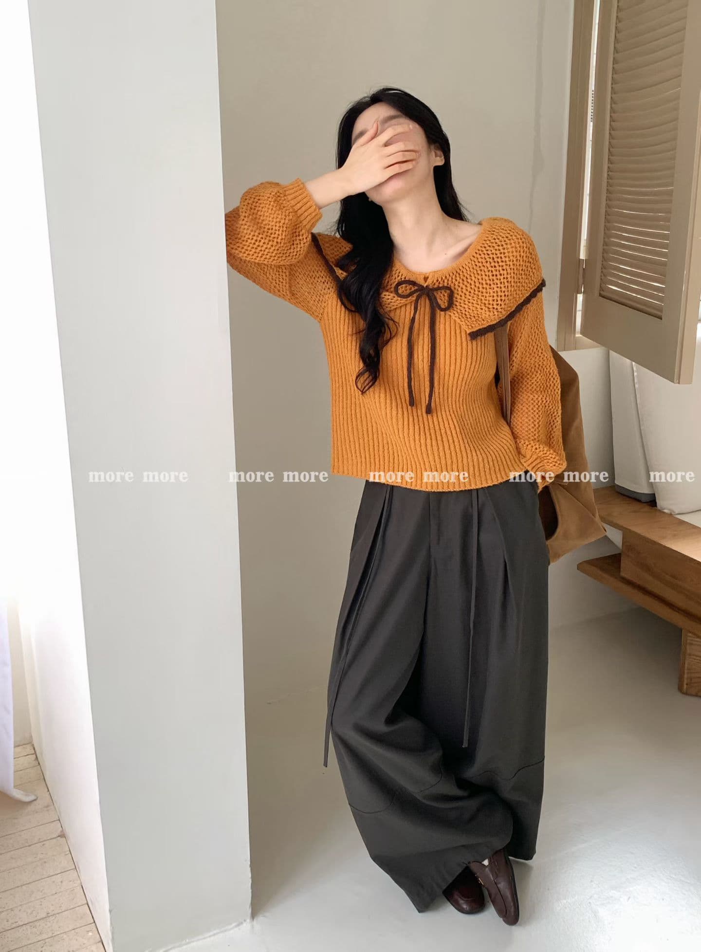 한 부서 부드러운 바람 연령 감소 레이스업 홀로우 아웃 배색 스웨터 여자 가을 겨울 달콤함 외국 가스 베이비 칼라 니트 스웨터 맨위 상세 이미지 3