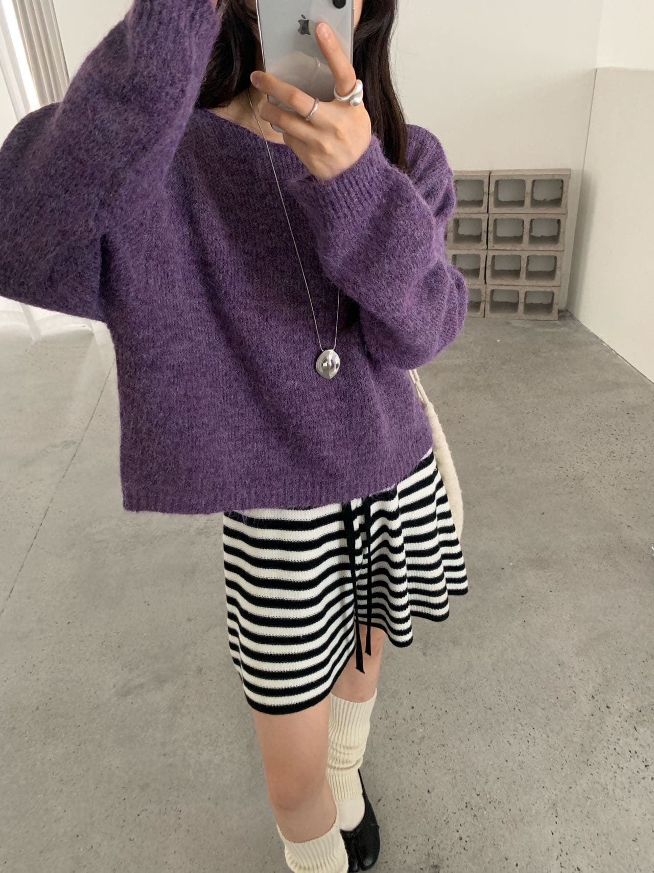 이른 가을 한국 스타일 기초 캐주얼 긴팔 미니멀리즘 단색 라운드 넥 풀오버 루즈핏 슬림해 보이는 쇼트 스타일 스웨터 여자 상세 이미지 7