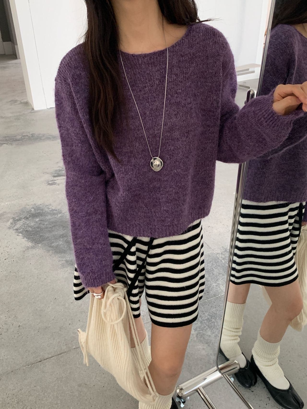 이른 가을 한국 스타일 기초 캐주얼 긴팔 미니멀리즘 단색 라운드 넥 풀오버 루즈핏 슬림해 보이는 쇼트 스타일 스웨터 여자 상세 이미지 12