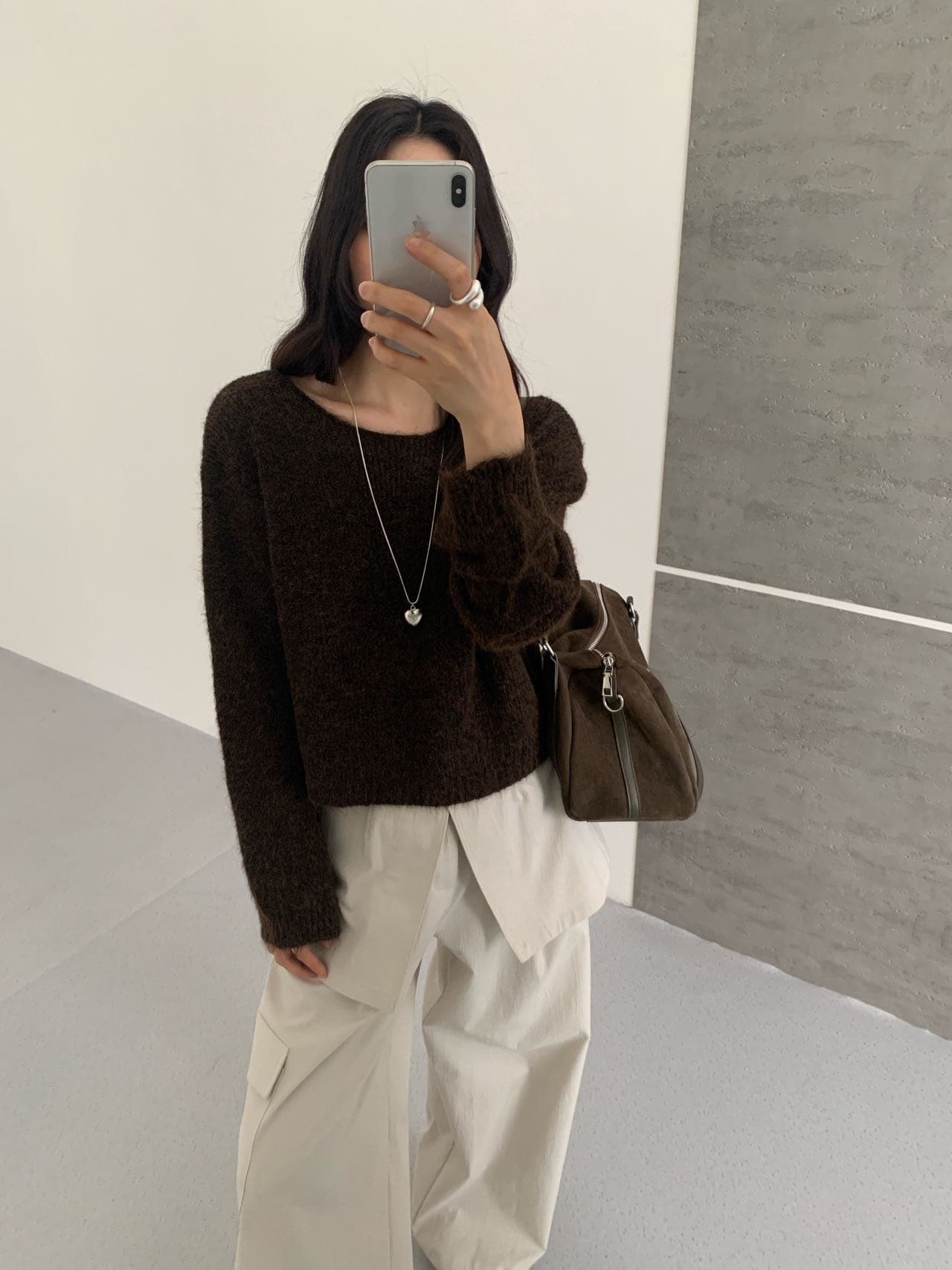 이른 가을 한국 스타일 기초 캐주얼 긴팔 미니멀리즘 단색 라운드 넥 풀오버 루즈핏 슬림해 보이는 쇼트 스타일 스웨터 여자 상세 이미지 23