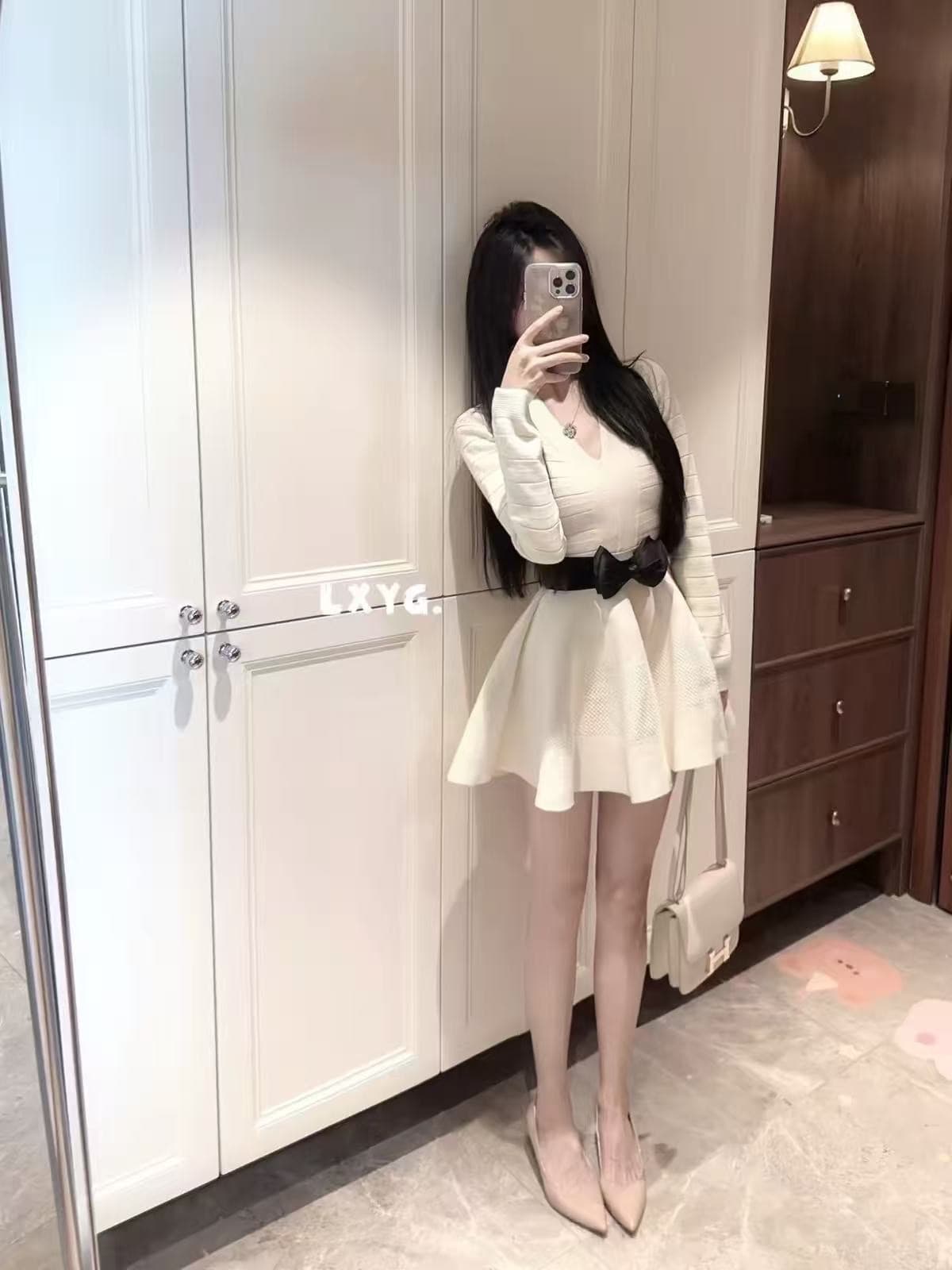 lxyg 봄 프랑스식 명문 여성 V넥 나비 매듭 니트 여성 드레스 허리 수축 슬림해 보이는 저녁 식사 만나는 퍼프 미니 스커트