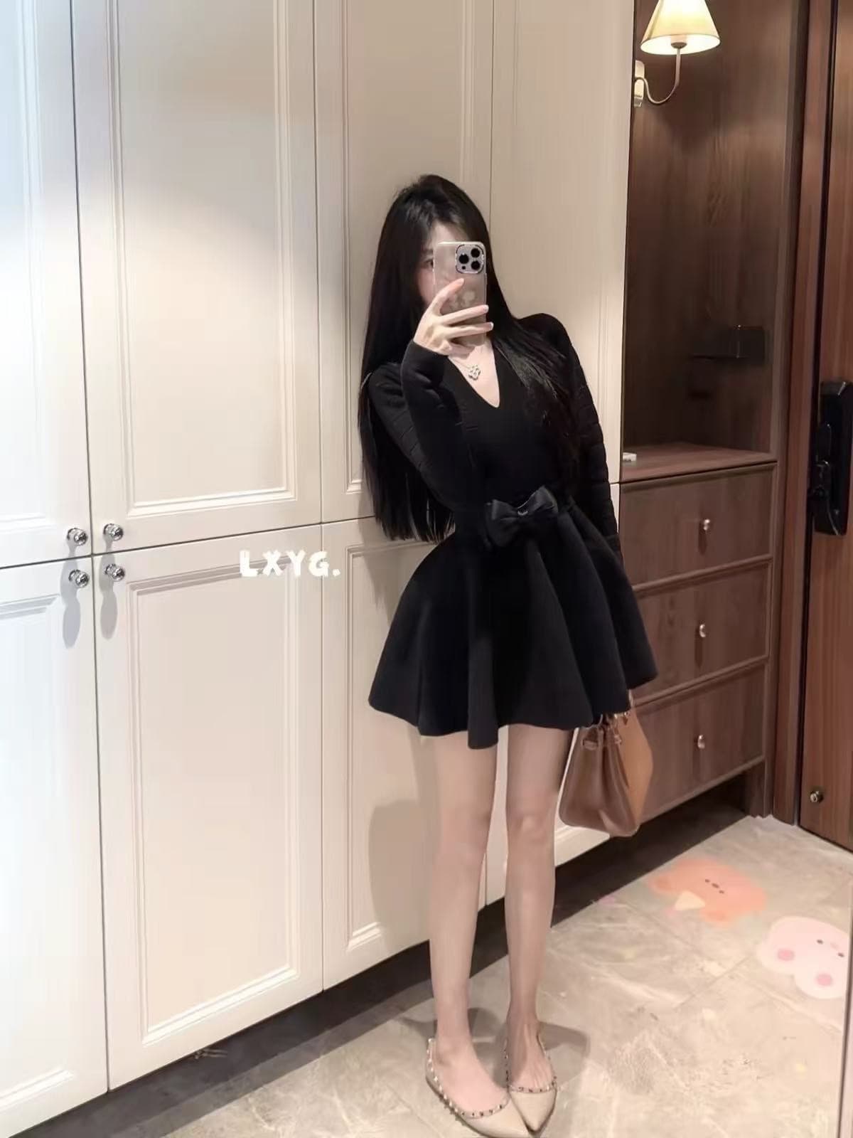 lxyg 봄 프랑스식 명문 여성 V넥 나비 매듭 니트 여성 드레스 허리 수축 슬림해 보이는 저녁 식사 만나는 퍼프 미니 스커트 이미지 3
