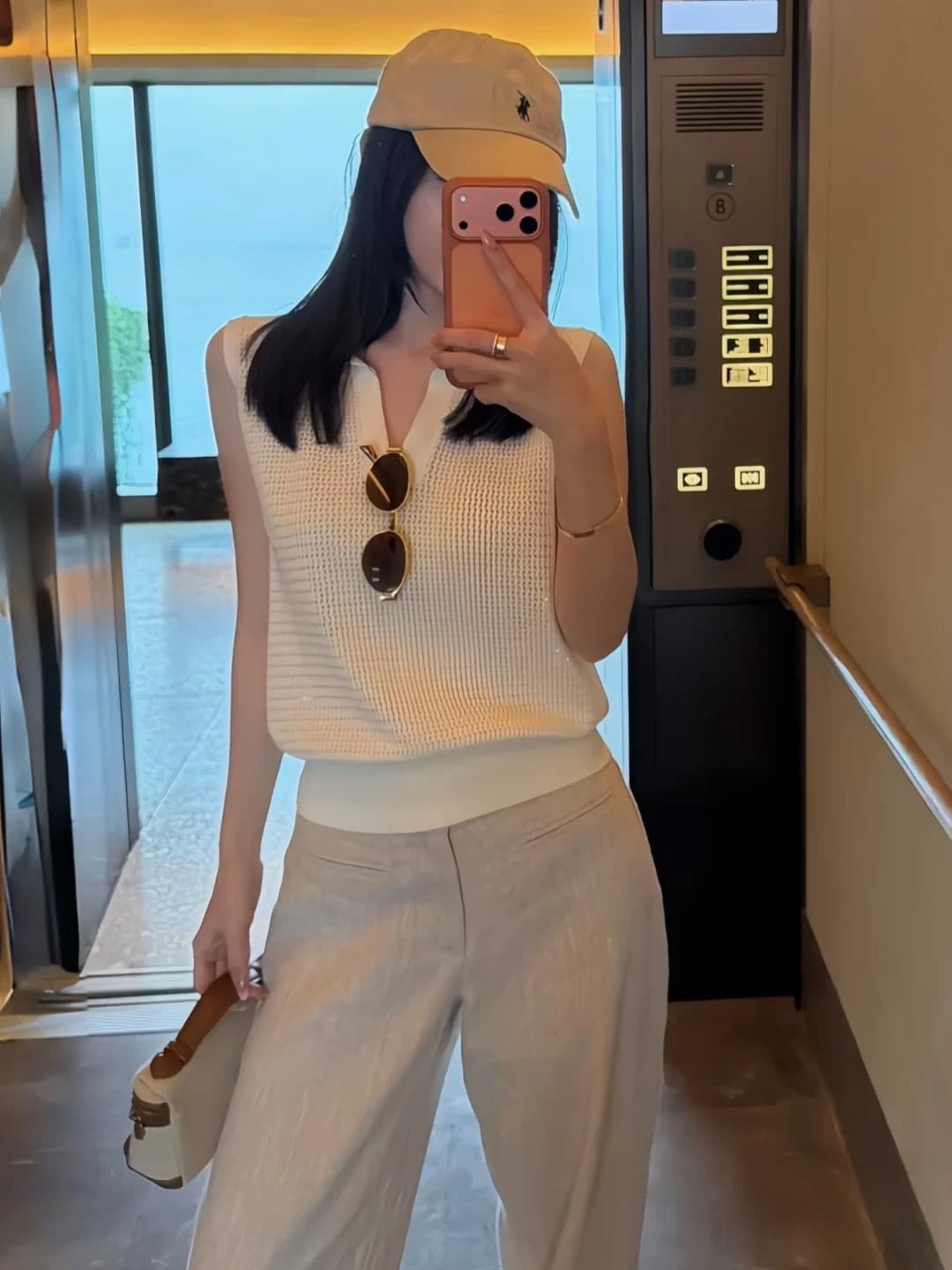 재고 있음 프랑스식 레트로 POLO 칼라 홀로우 아웃 얼음 실크 니트 조끼 얇고 가벼운 통기성 슬림해 보이는 다용도 민소매 맨위