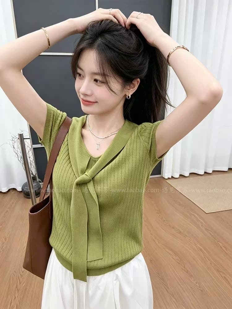 재고 있음 한국 스타일 V넥 레이스업 홀로우 아웃 반팔 니트 스웨터 여성 여름 품격 다용도 슬림해 보이는 작은 셔츠 패션 맨위 상세 이미지 6