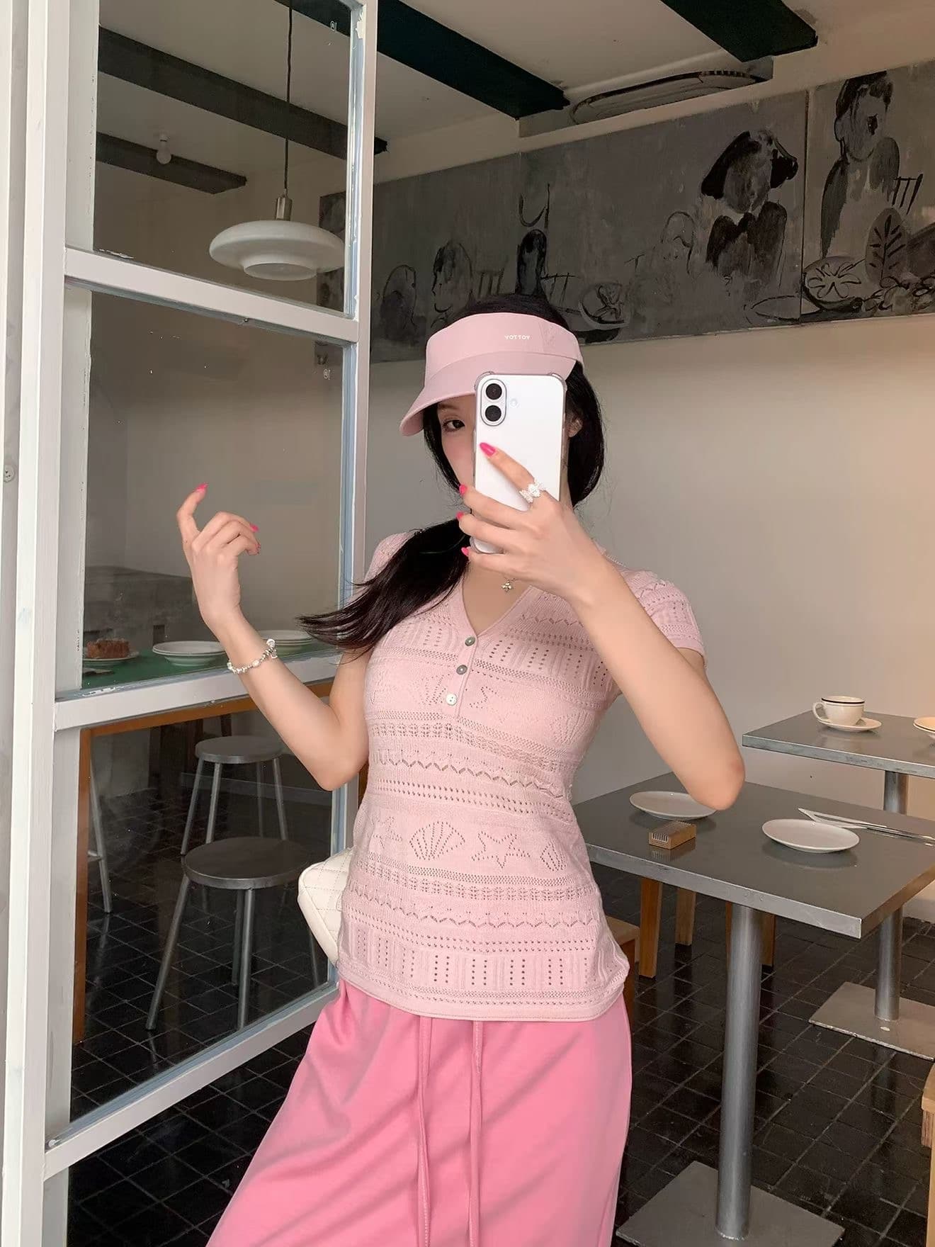 재고 있음 한 부서 홀로우 아웃 반 개방 칼라 반팔 티셔츠 여성 2026 여름 작은 대중 디자인 센스 몸매 가꾸기 Chic 니트 스웨터 상세 이미지 5