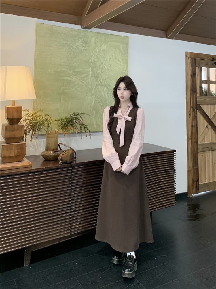 2026 봄 새로운 디자인 센스 슬림해 보이는 페이크 레이어드 배색 패치워크 커피 색상 롱 코트 드레스 아이들 상세 이미지 2
