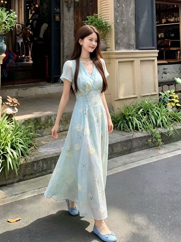 2026 여름 새로운 지방 mm 자수 프랑스식 프릴 V넥 레이스업 슬림해 보이는 반팔 꽃무늬 여성 드레스 이미지 4
