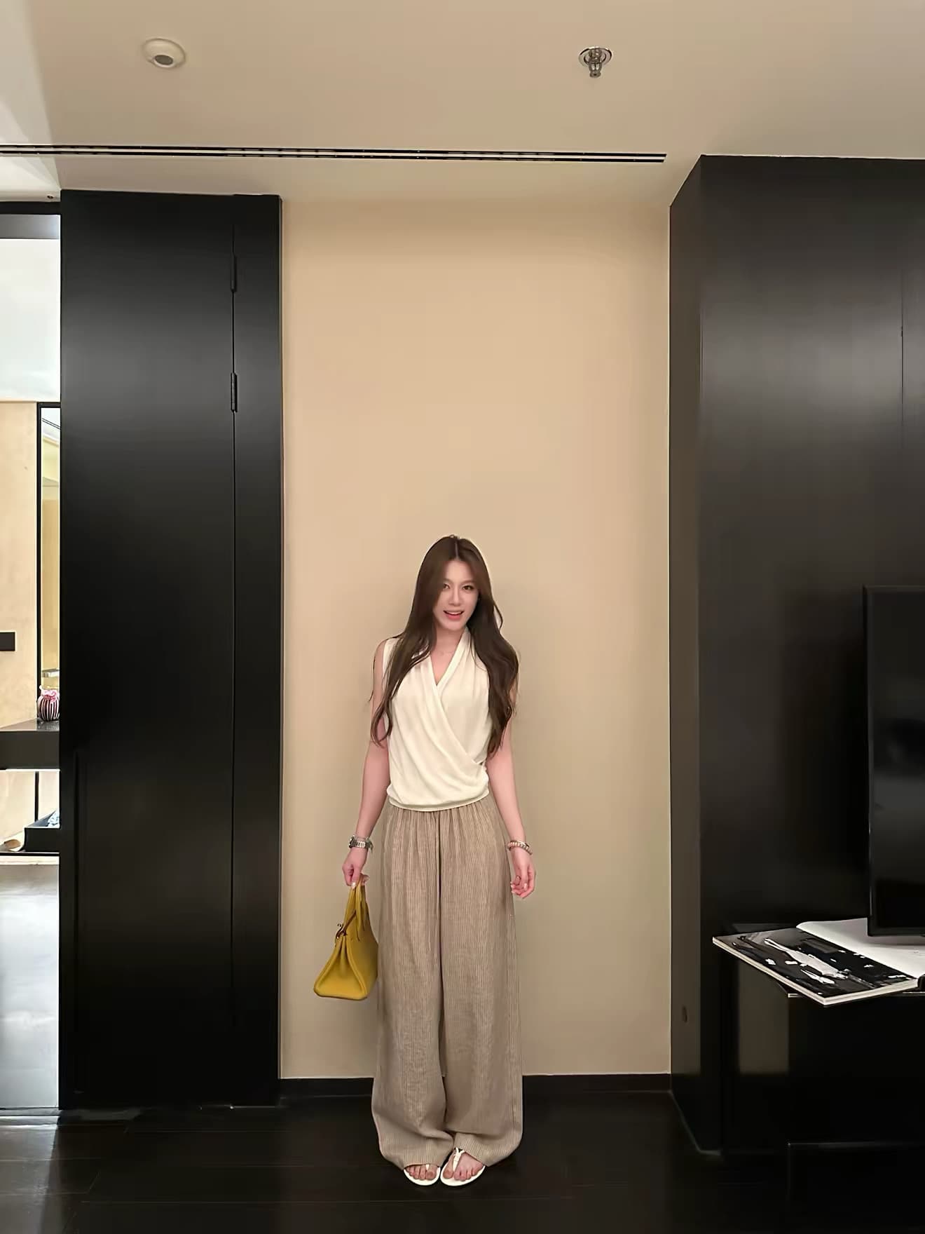 나비 보물 웃음 느슨함 주름 센스 품격 십자가 흔들다 칼라 조끼 디자인 센스 인사이드 가져 가라. 외출용 민소매 맨위 여성 여름 상세 이미지 1