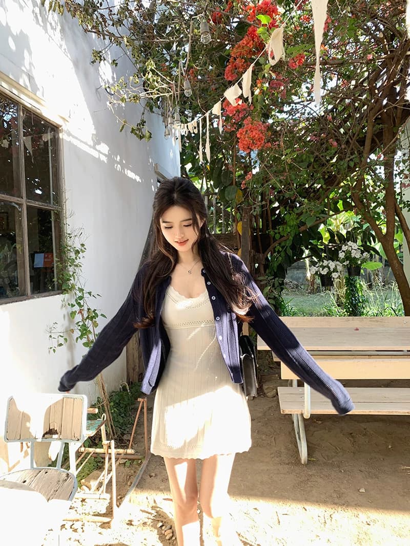 famouswang 봄 남쪽 법 휴일 프랑스식 레트로 소녀 레이스 홀로우 아웃 슬립 드레스 상세 이미지 3