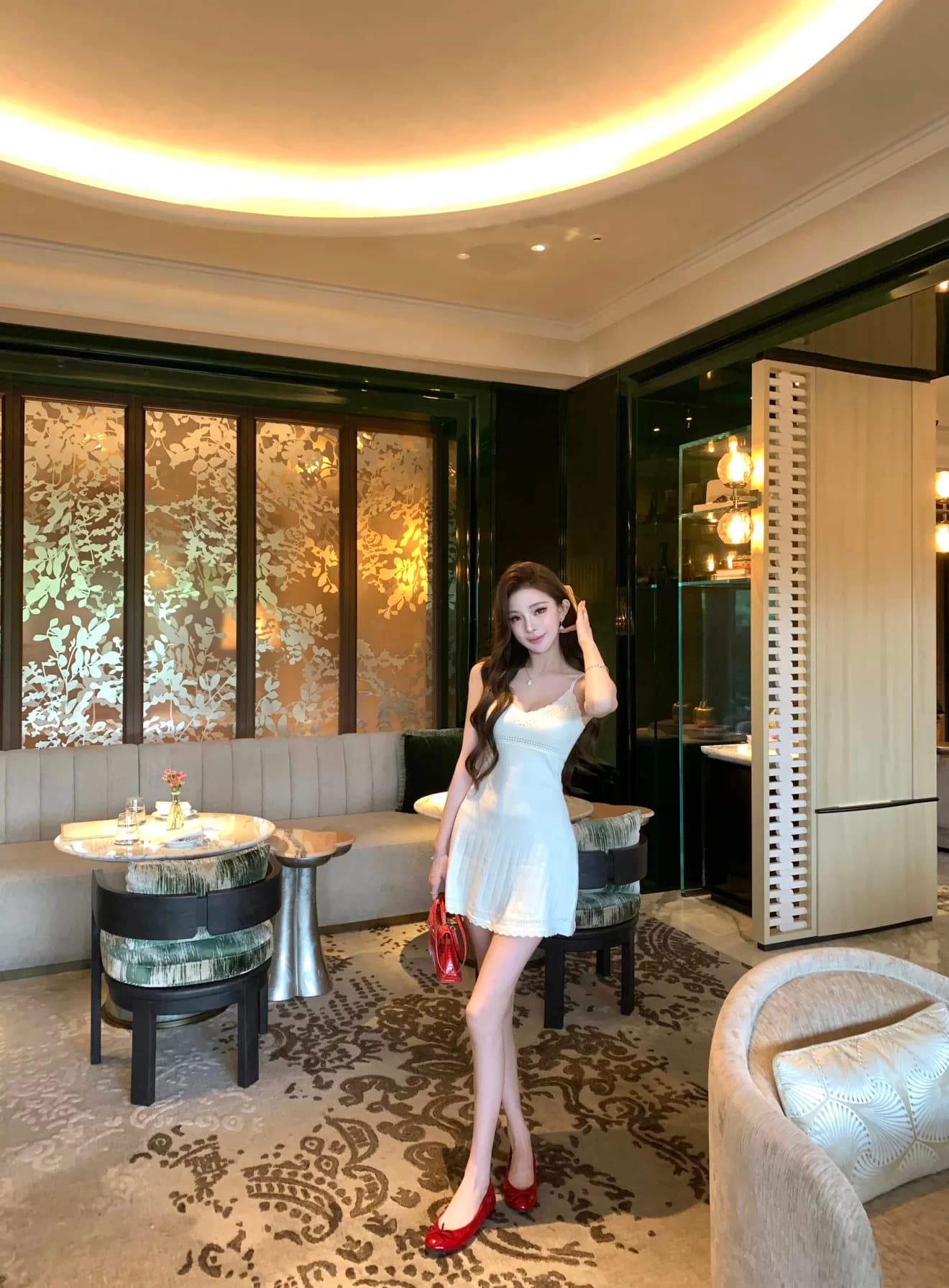 fbblimit 黛 웨스트 미스 순수한 욕망 분위기 몸매 가꾸기 쇼트 스타일 홀로우 아웃 자수 V넥 드레스 이미지 4