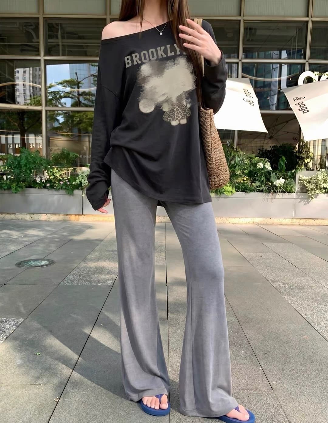okjj 만화 프린트 오프숄더 긴팔 티셔츠 여성 얇은 스타일 마이크로 ~을 통해 루즈핏 슬림해 보이는 느긋한 바람 자외선 차단 블라우스 맨위 이미지 2