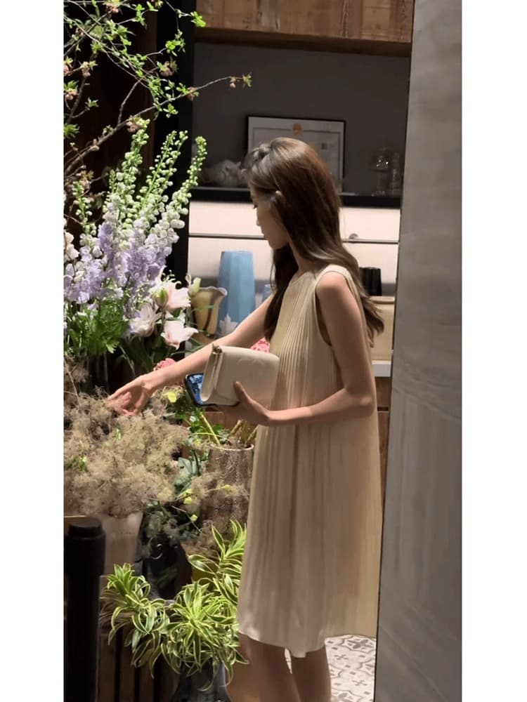 정가 분위기 센스 민소매 라운드 넥 조끼 여성 드레스 2026 여름 작은 키 루즈핏 슬림해 보이는 치마 이미지 2
