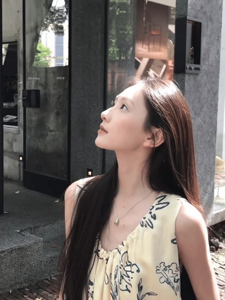정가 V넥 잉크 페인팅 슬립 여성 드레스 2026 여름 휴가 바람 루즈핏 슬림해 보이는 a 단어 길이 치마 이미지 3