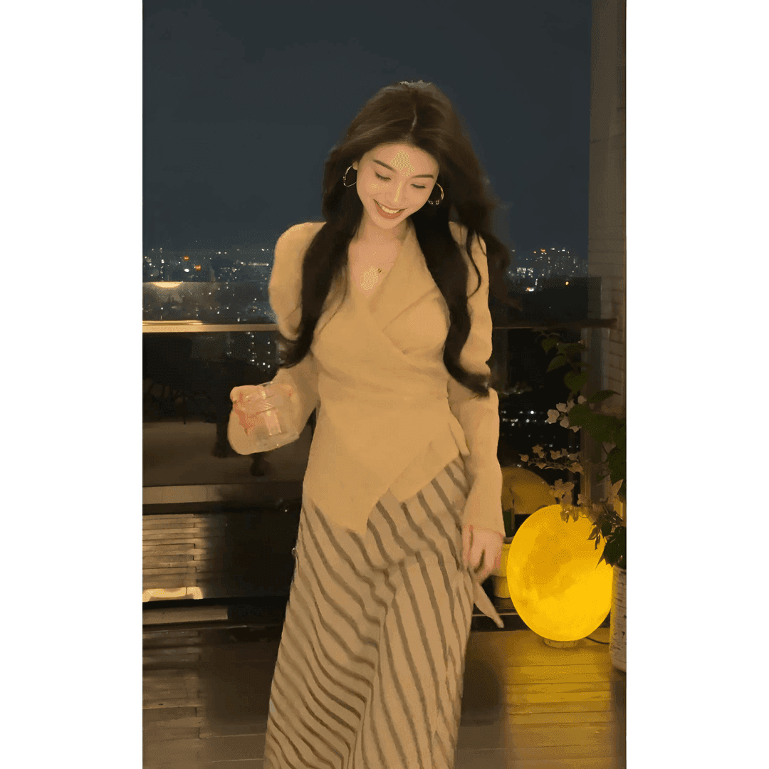 정가 재고 있음 부드러운 주름 십자가 V넥 맨위 세트 여성 가을 배색 스트라이프 반신 롱 스커트 투피스 세트 이미지 5