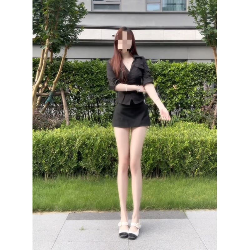 정가 재고 있음 로얄 자매 바람 검정색 V넥 긴팔 여성 셔츠 가을 겨울 새로운 몸매 가꾸기 허리 수축 쇼트 스타일 맨위 이미지 3
