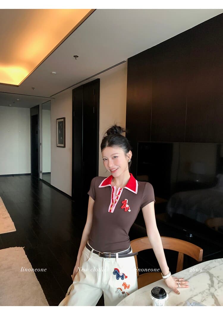 정가 재고 있음 레트로 자수 작은 말 몸매 가꾸기 POLO 칼라 티셔츠 여성 2026 여름 새로운 몸매 가꾸기 반팔 맨위 이미지 4
