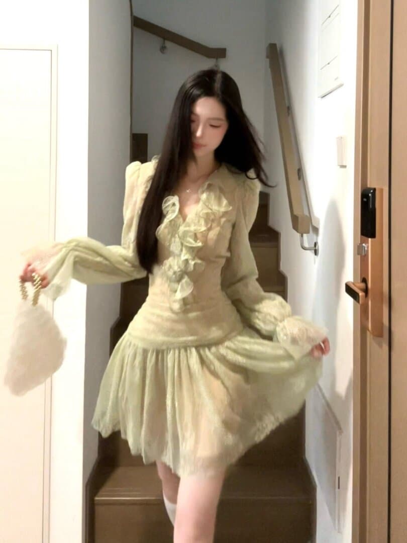 정가 재고 있음 프랑스식 부드러운 바람 센 부서 작은 청신 3 차원 프릴 V넥 긴팔 슬림해 보이는 여성 드레스 이미지 3