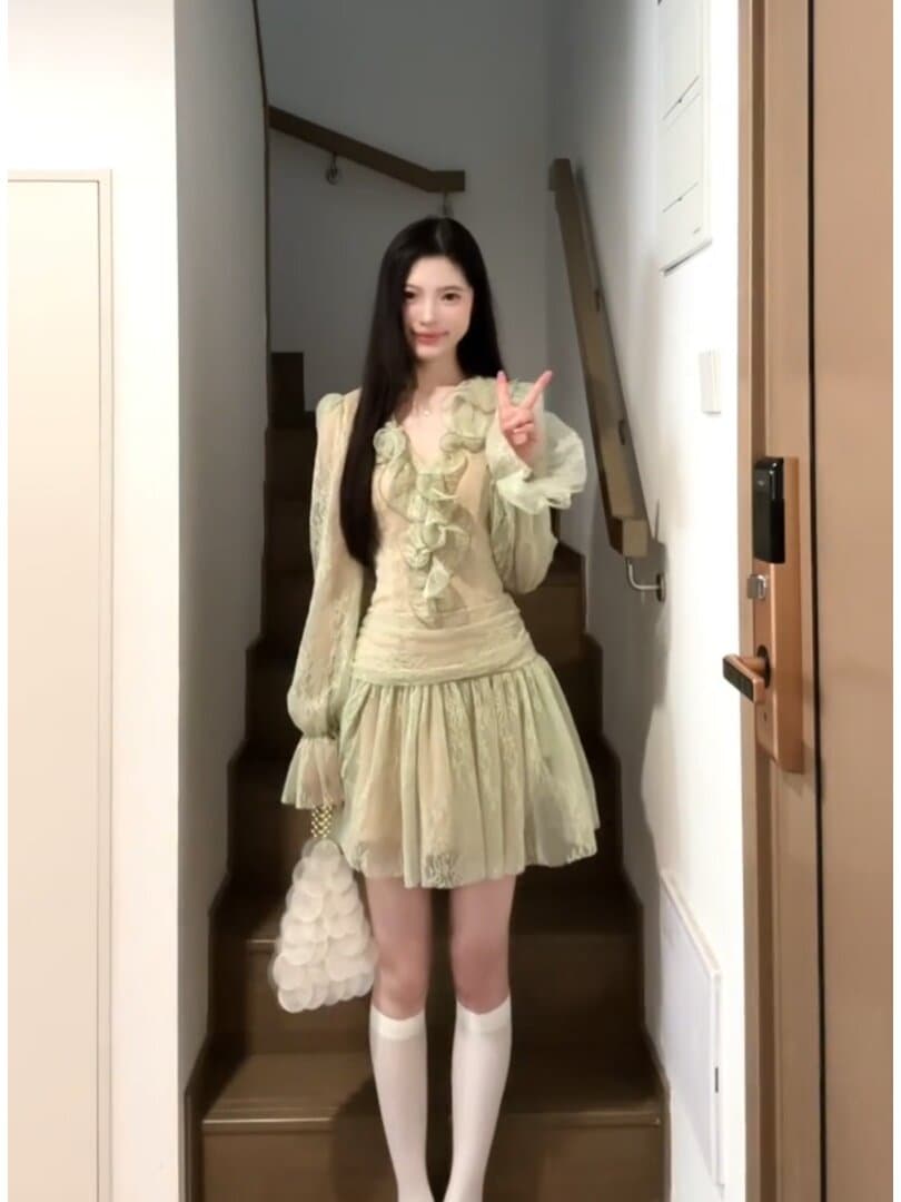 정가 재고 있음 프랑스식 부드러운 바람 센 부서 작은 청신 3 차원 프릴 V넥 긴팔 슬림해 보이는 여성 드레스 이미지 2