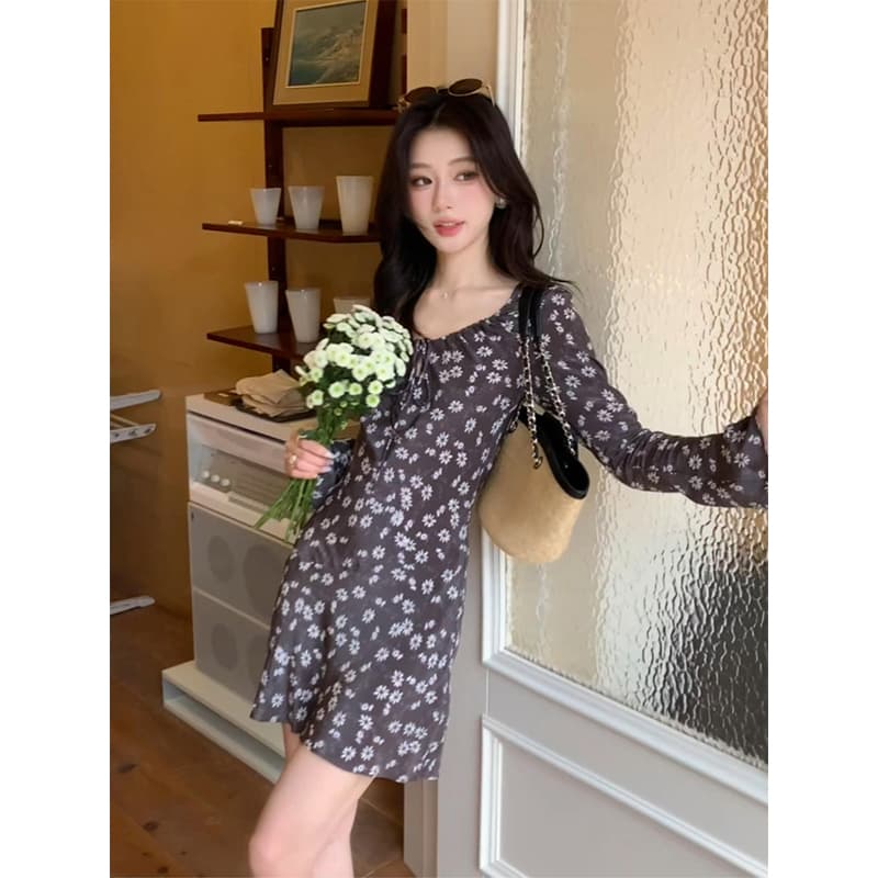 정가 재고 있음 부드러운 달콤한 스타일 V넥 꽃무늬 여성 드레스 여름 고급 센스 품격 허리 수축 짧은 치마 이미지 2