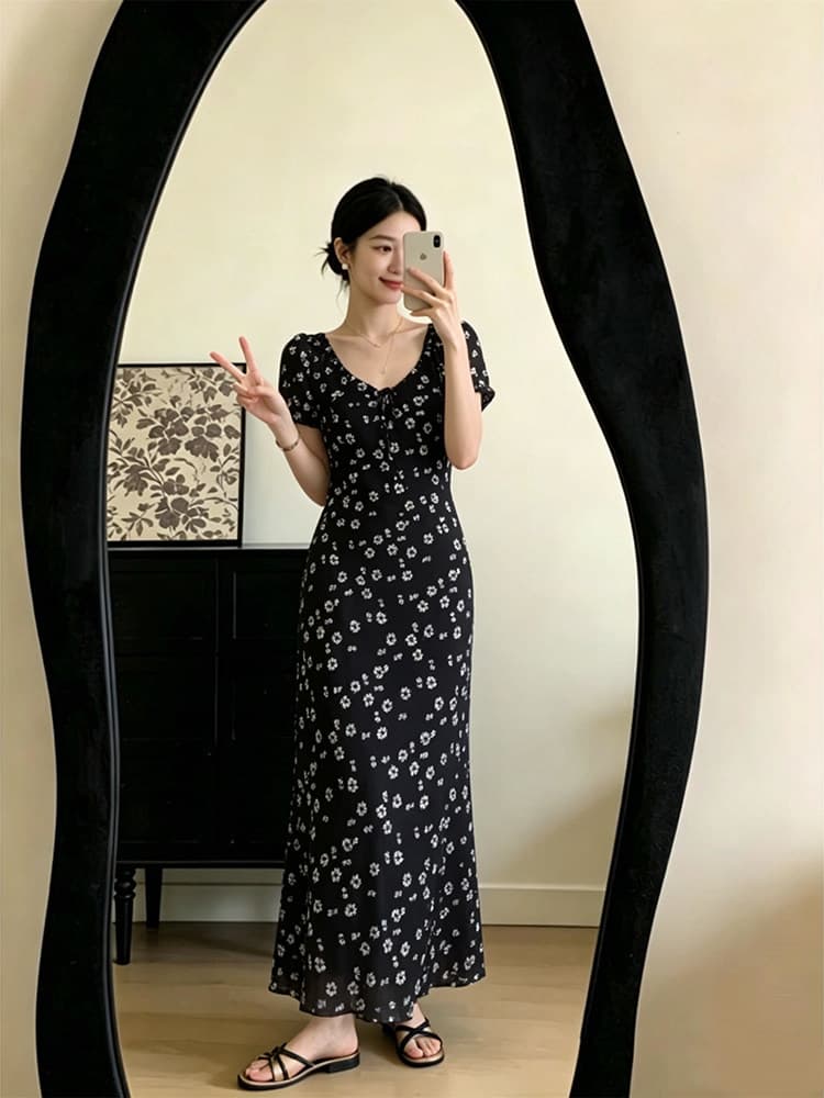 정가 휴가 바람 V넥 레이스업 반팔 꽃무늬 허리 수축 여성 드레스 여름 새로운 몸매 가꾸기 슬림해 보이는 중간 길이 스커트 상세 이미지 4