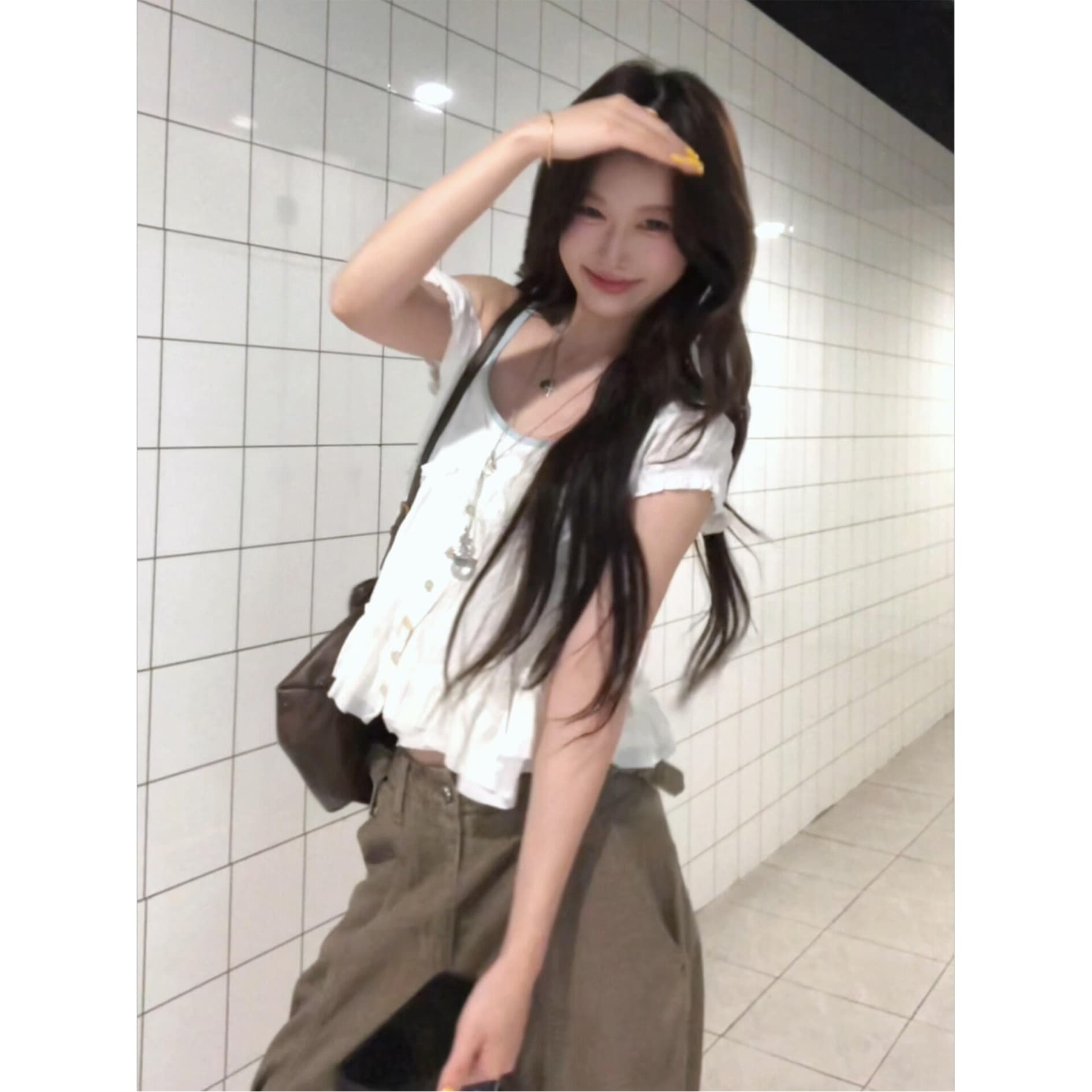 정가 프랑스식 베이비 칼라 싱글 줄 버튼 반팔 여성 셔츠 다용도 슬림해 보이는 와이드 레그 팬츠 패션 세트 상세 이미지 2