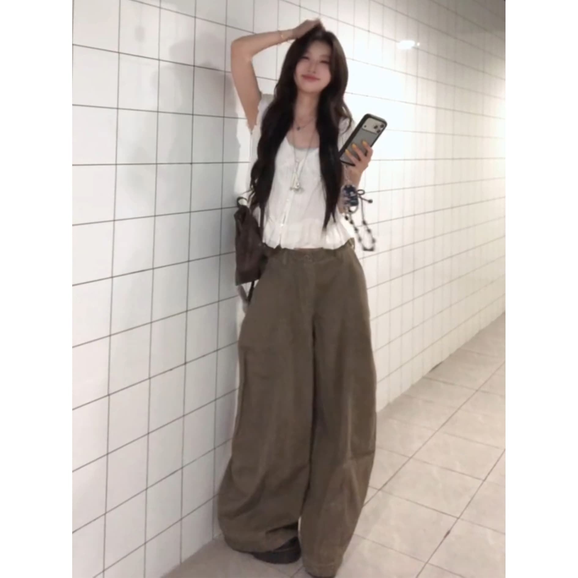 정가 프랑스식 베이비 칼라 싱글 줄 버튼 반팔 여성 셔츠 다용도 슬림해 보이는 와이드 레그 팬츠 패션 세트 상세 이미지 4