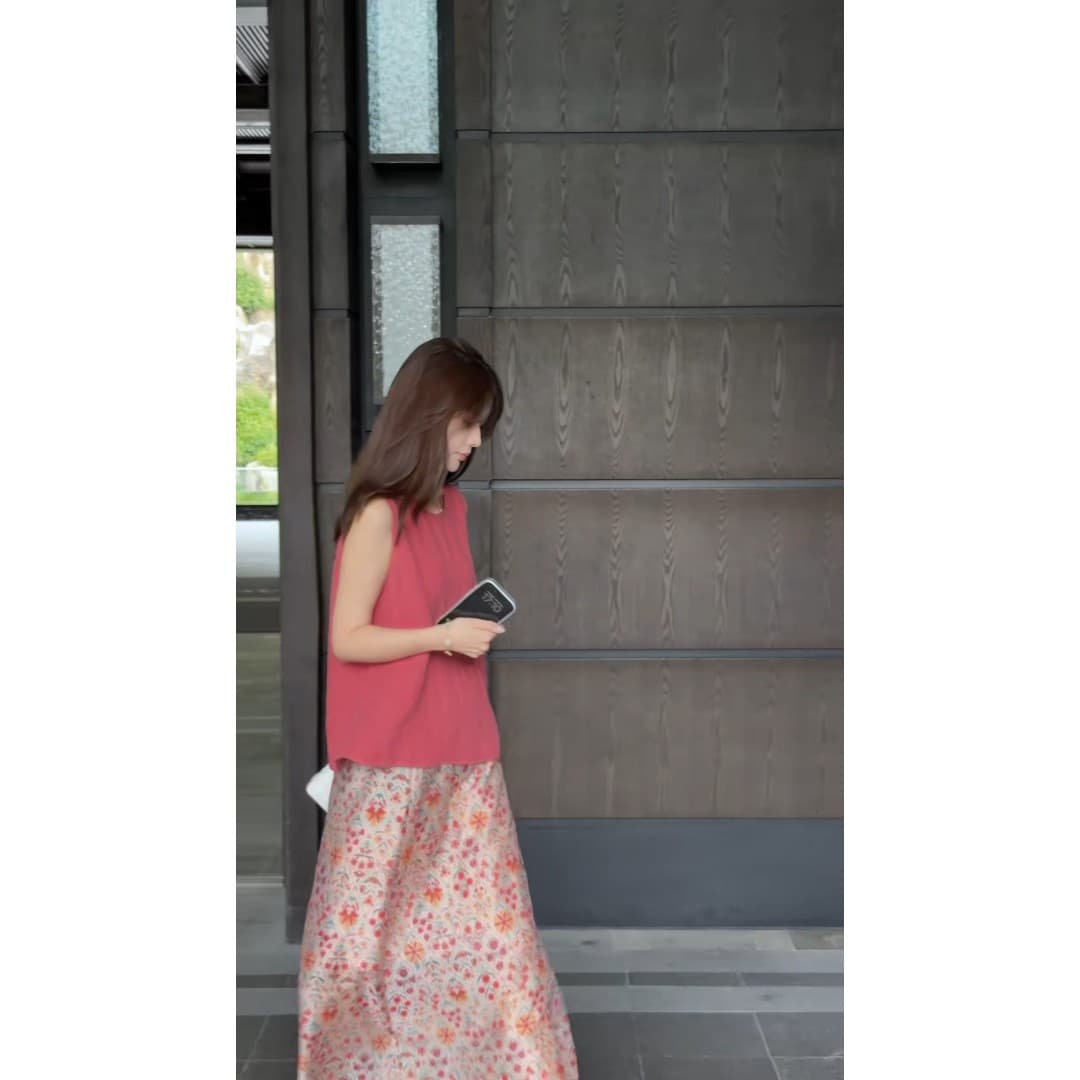 정가 달콤함 부드러운 바람 민소매 조끼 맨위 여성 여름 디자인 센스 꽃무늬 반신 치마 세트 상세 이미지 3