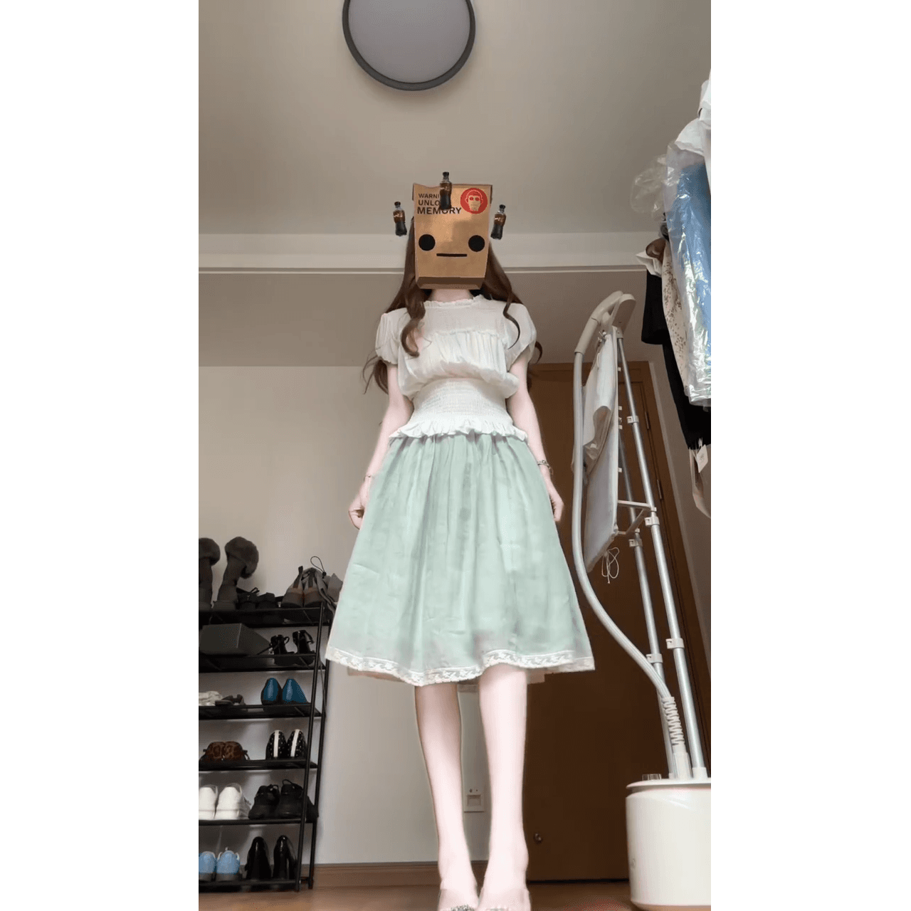 정가 부드러운 연령 감소 바람 프릴 허리 수축 맨위 여성 여름 미니멀리즘 디자인 센스 반신 치마 세트 이미지 2