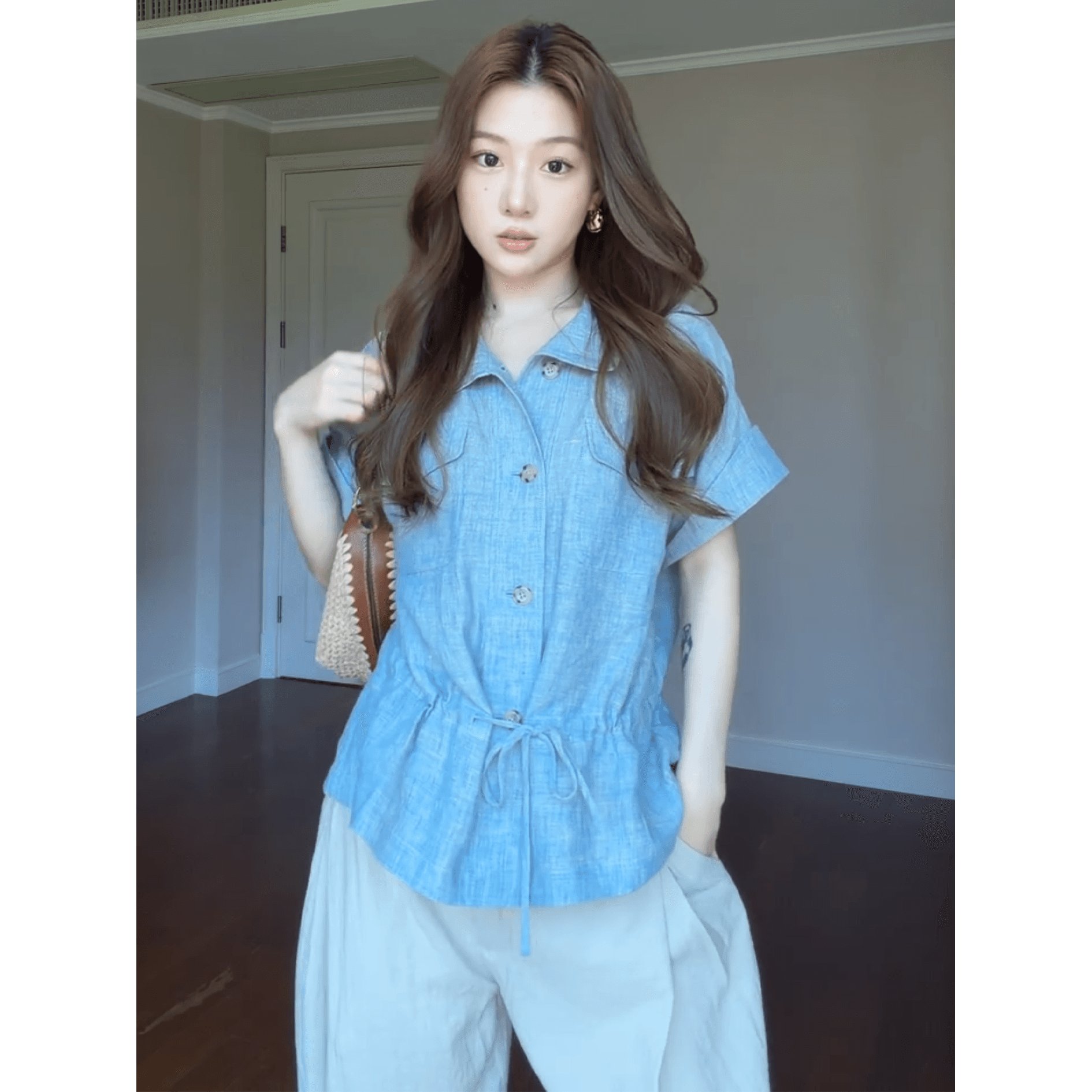 정가 디자인 센스 폴로 칼라 레이스업 반팔 셔츠 맨위 여성 여름 루즈핏 슬림해 보이는 와이드 레그 팬츠 세트 이미지 4