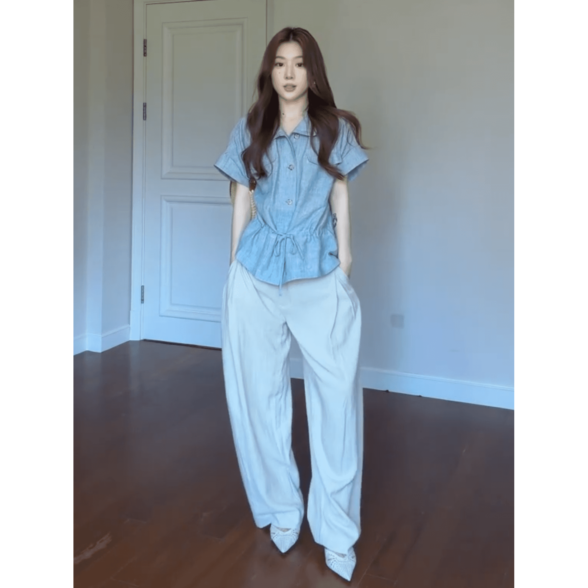 정가 디자인 센스 폴로 칼라 레이스업 반팔 셔츠 맨위 여성 여름 루즈핏 슬림해 보이는 와이드 레그 팬츠 세트 상세 이미지 3