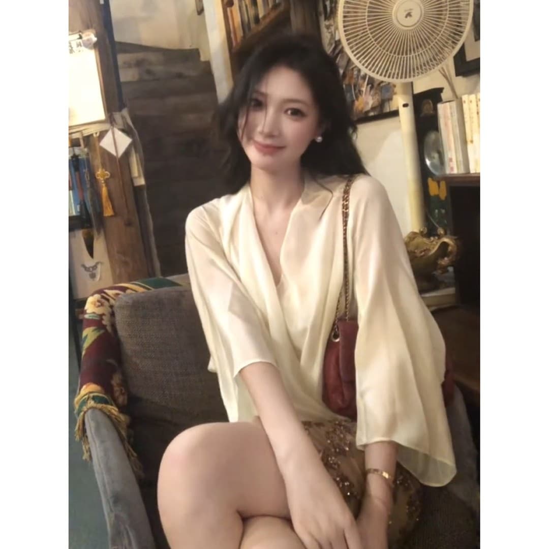정가 프랑스식 분위기 센스 V넥 비틀림 셔츠 맨위 여성 하이웨이스트 슬림해 보이는 한 마디 반신 치마 세트 상세 이미지 6
