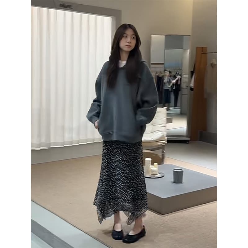 정가 한 부서 레트로 루즈핏 후드 긴팔 후드티 여성 이른 가을 불규칙 꽃무늬 반신 치마 세트 이미지 4