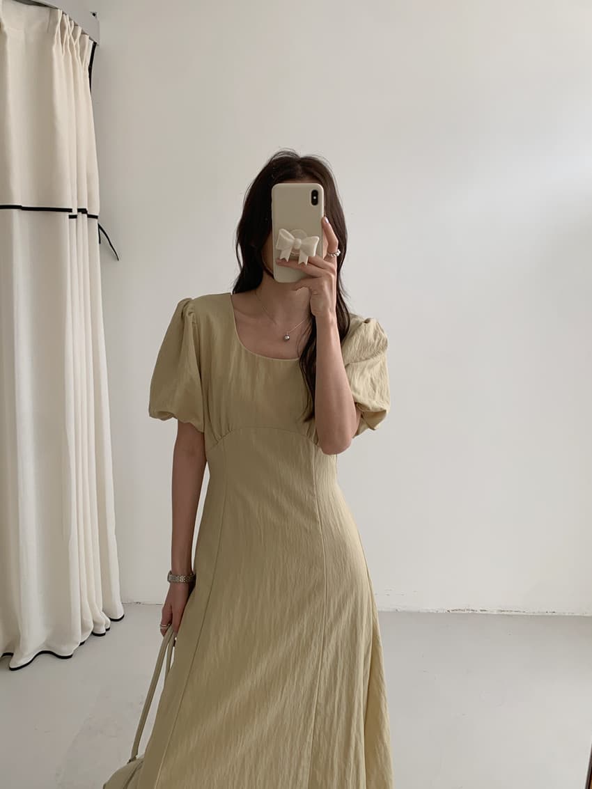 실사 프랑스식 부드러운 레트로 작은 대중 u 칼라 허리 수축 레이스업 거품 소매 롱 코트 드레스 3 색 상세 이미지 21
