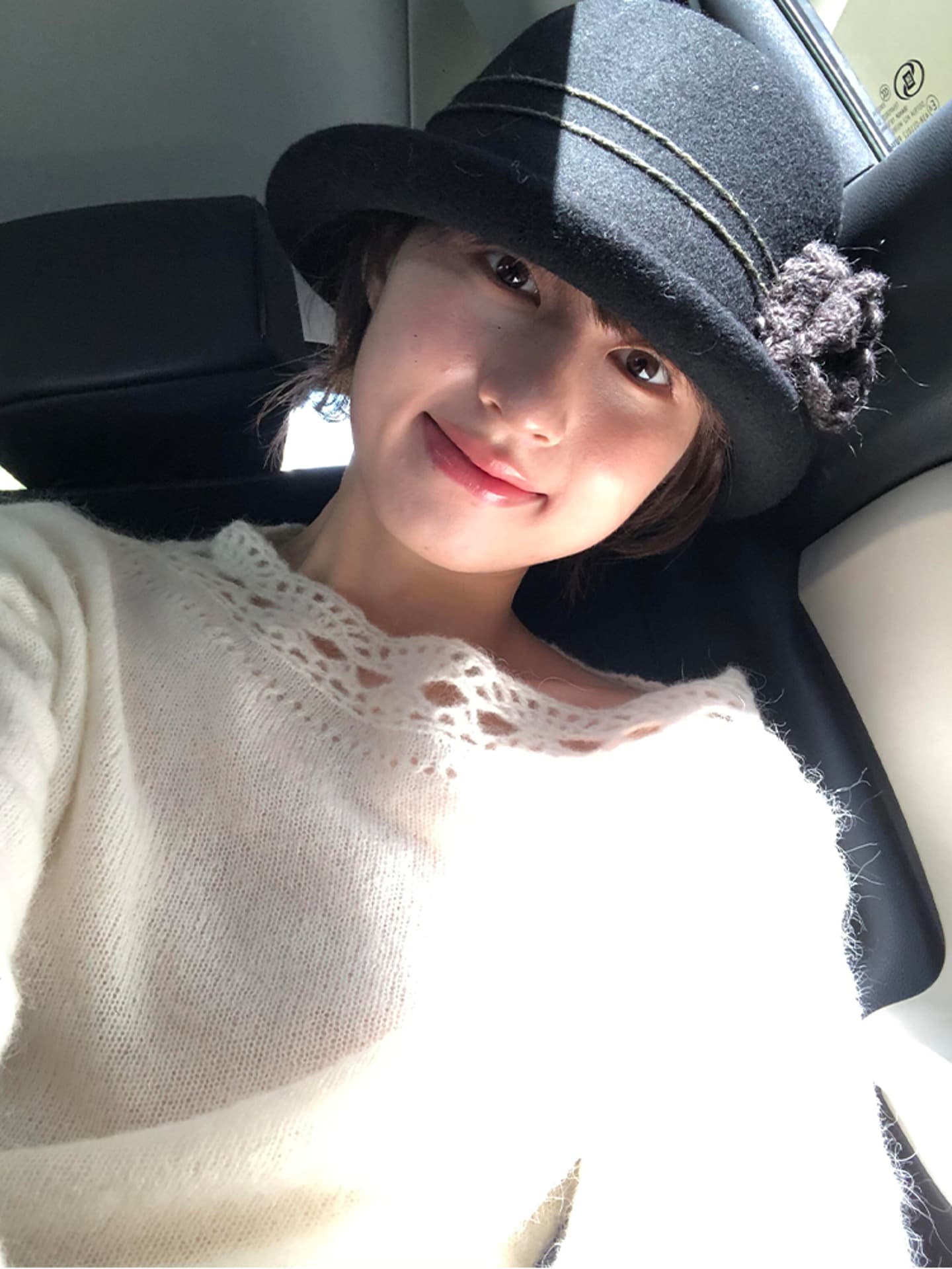 프랑스식 느긋한 스웨터 홀로우 아웃 레이스 비스듬한 어깨 칼라 니트 스웨터 여성 가을 루즈핏 슬림해 보이는 다용도 맨위 이미지 3