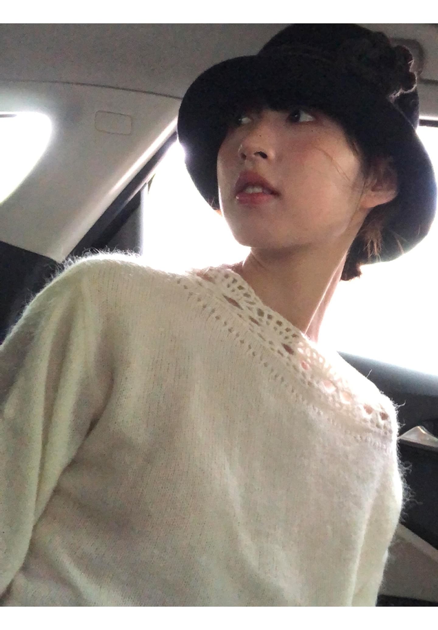 프랑스식 느긋한 스웨터 홀로우 아웃 레이스 비스듬한 어깨 칼라 니트 스웨터 여성 가을 루즈핏 슬림해 보이는 다용도 맨위 상세 이미지 1