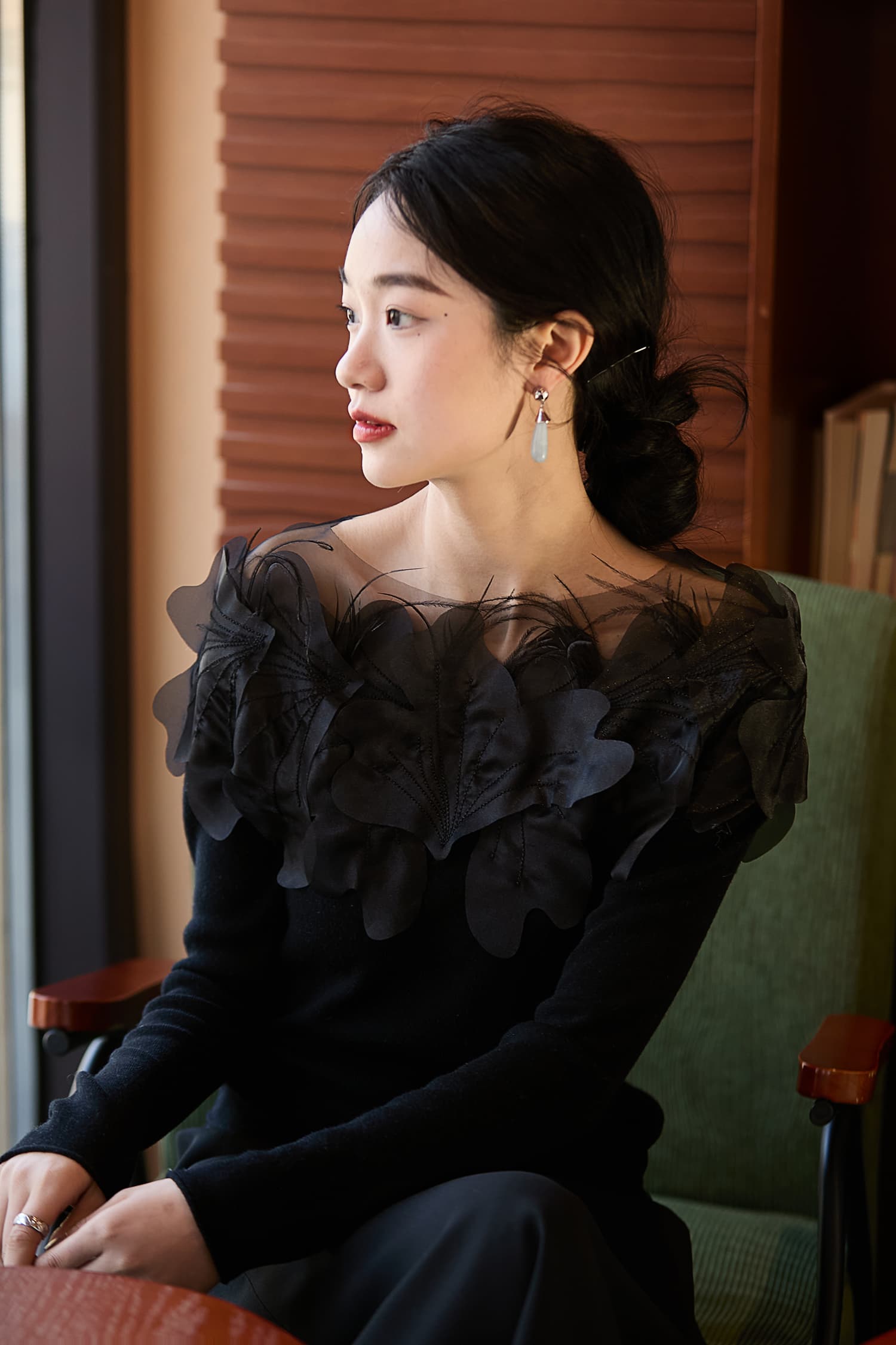 부드러운 백조 목 양쯔강 실 양모 수공 자수 꽃 망사 깃털 품격 니트 스웨터 상세 이미지 6