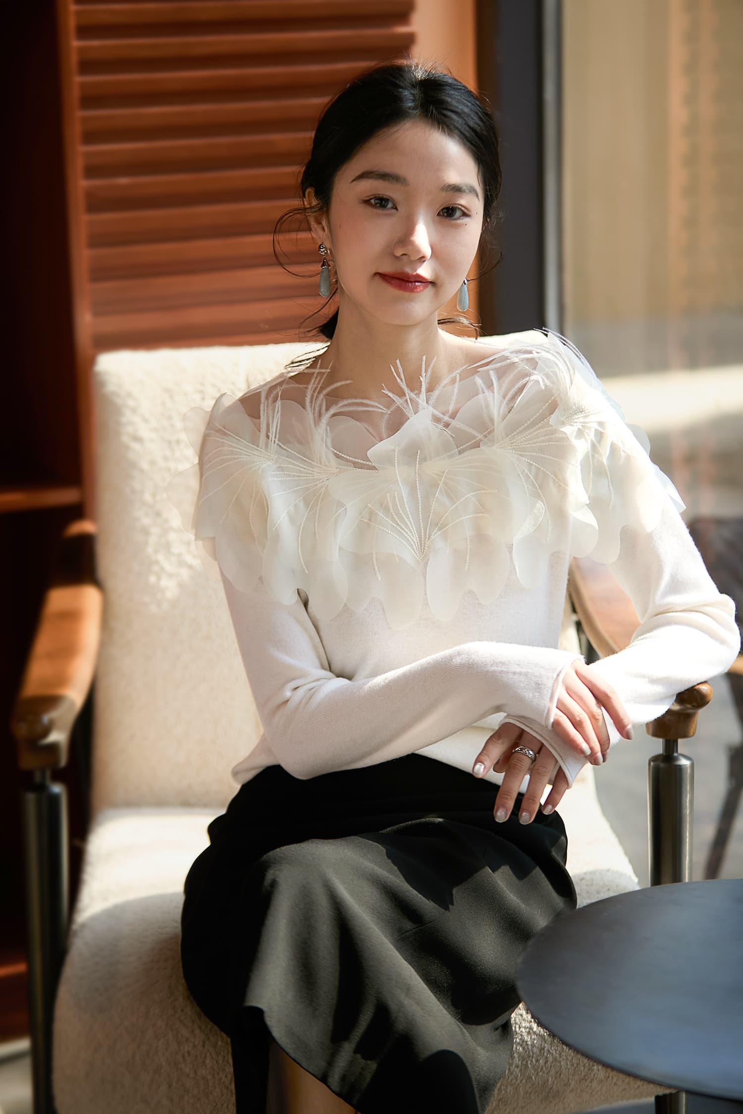 부드러운 백조 목 양쯔강 실 양모 수공 자수 꽃 망사 깃털 품격 니트 스웨터 상세 이미지 7