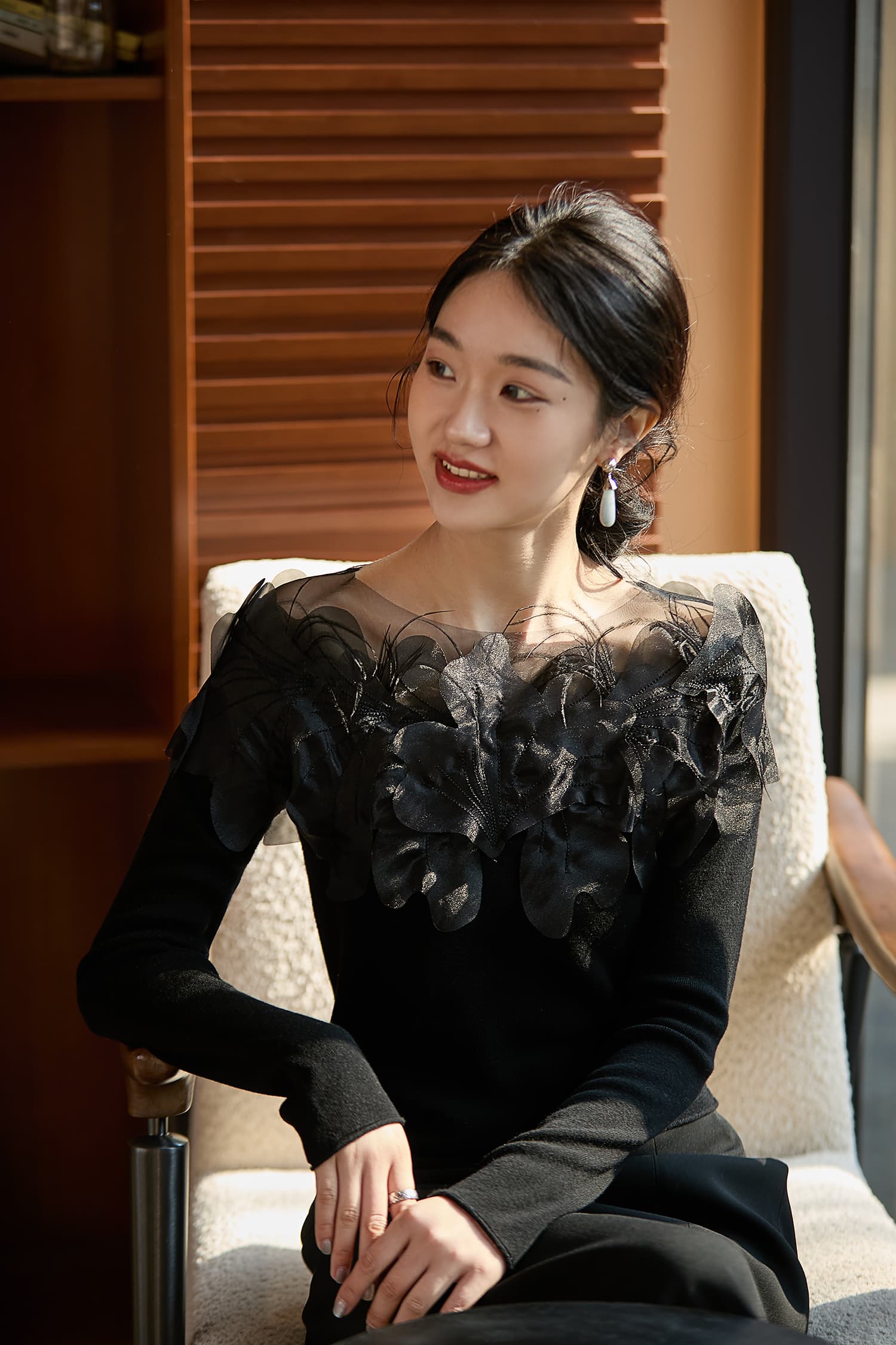 부드러운 백조 목 양쯔강 실 양모 수공 자수 꽃 망사 깃털 품격 니트 스웨터 상세 이미지 9
