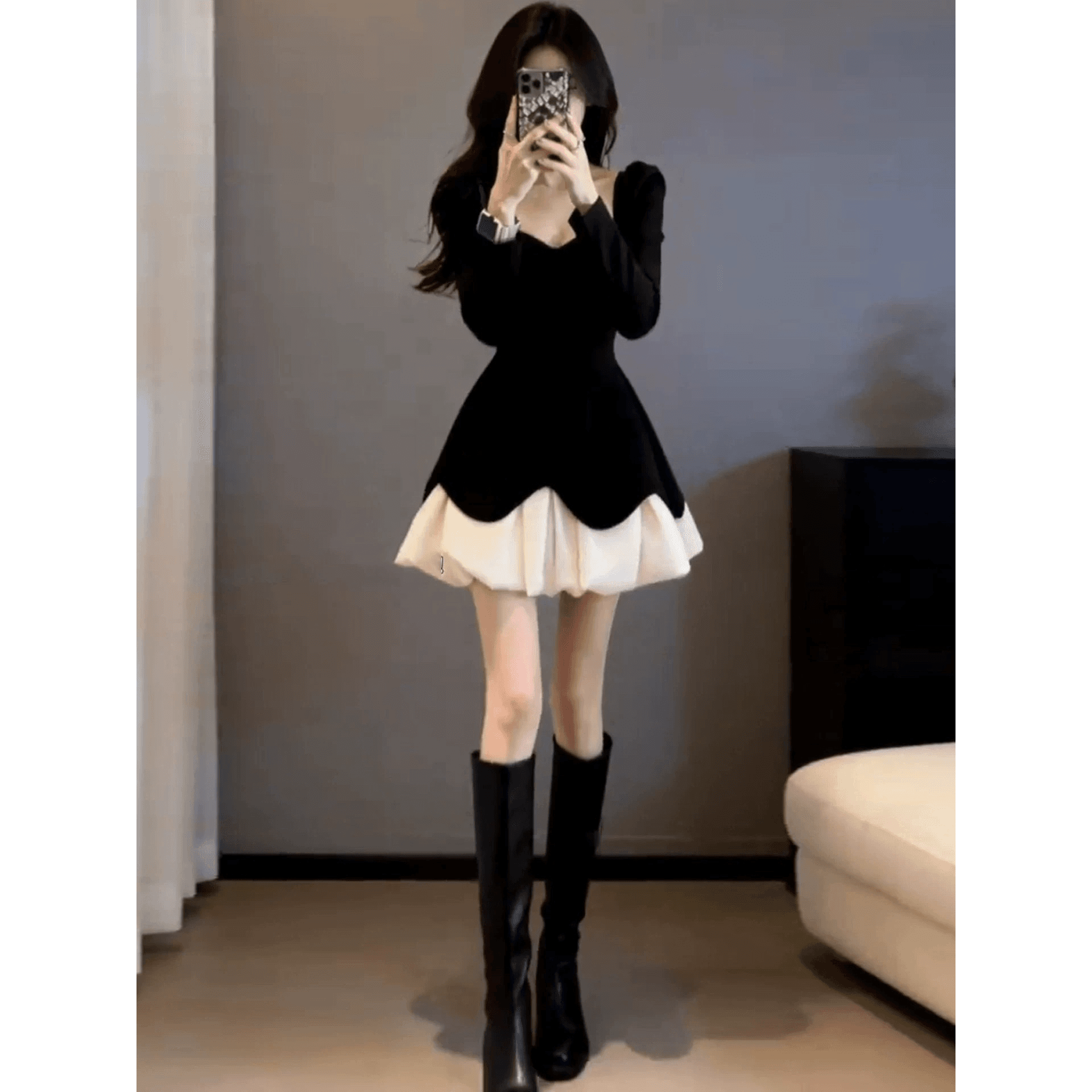 작은 샤넬 스타일 검정색 여성 드레스 이른 봄 2026 새로운 부유 한 가족 천 골드 허리 수축 슬림해 보이는 아름다운 퍼프 짧은 치마 이미지 5