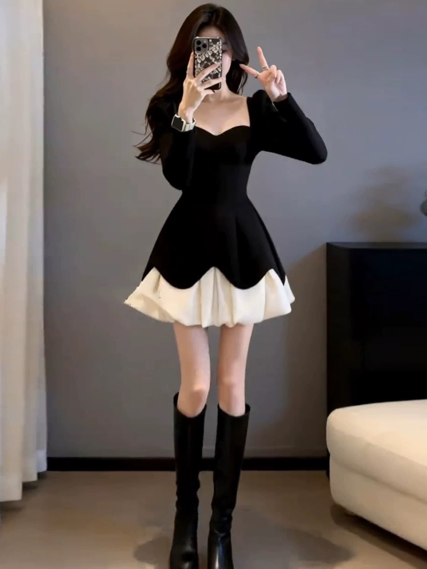 작은 샤넬 스타일 검정색 여성 드레스 이른 봄 2026 새로운 부유 한 가족 천 골드 허리 수축 슬림해 보이는 아름다운 퍼프 짧은 치마 상세 이미지 2