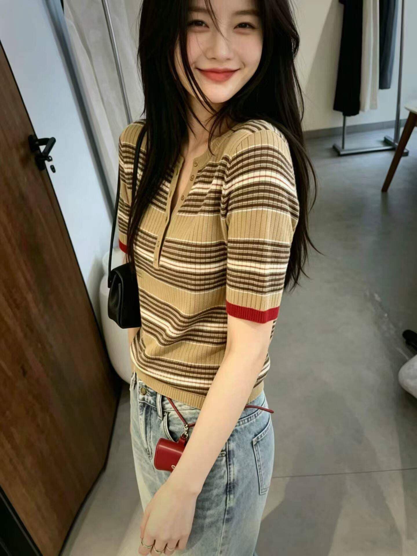 2026 여름 새로운 레트로 스트라이프 니트 스웨터 반팔 티셔츠 여성 슬림해 보이는 배색 구덩이 기사 몸매 가꾸기 맨위 상세 이미지 4