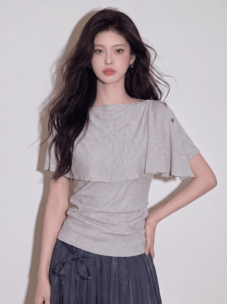 디자인 센스 비스듬한 어깨 반팔 맨위 여성 여름 허리 수축 망토 스타일 캐주얼 작은 셔츠 다용도 슬림해 보이는 사선 무늬 조끼 티셔츠 상세 이미지 3